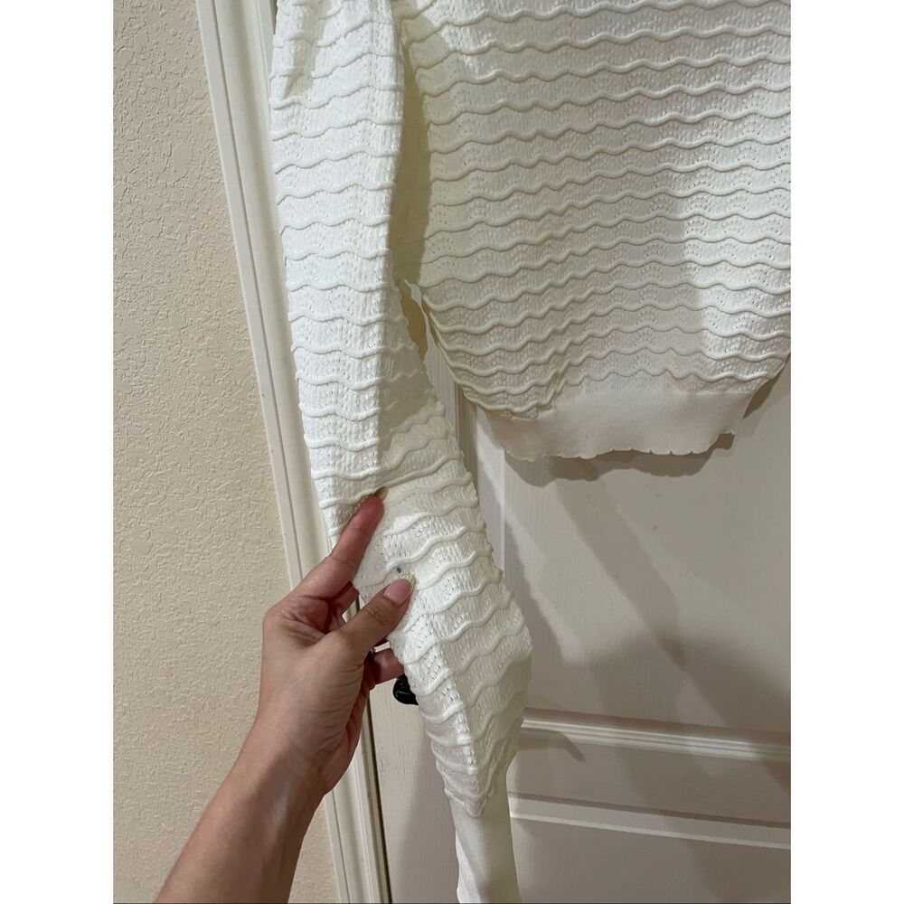 Zara textured white cropped cardigan featuring a v-neck and scalloped trim NWT - Picture 5 of 7